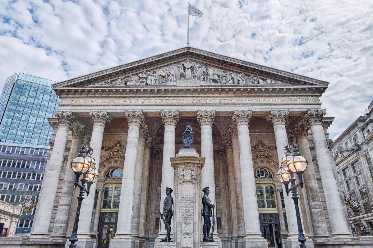 FTSE 100 Hits Record High Despite UK Struggles – What’s Driving the Market Boom?